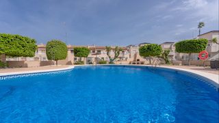 Flat in Rojales. Encantador apartamento de 2 habitaciones en la planta baja en bu