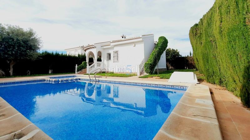 Foto 2f67fbdb-2615-4a6d-b4c3-0d15df03b254. Casa amb piscina a Rojales