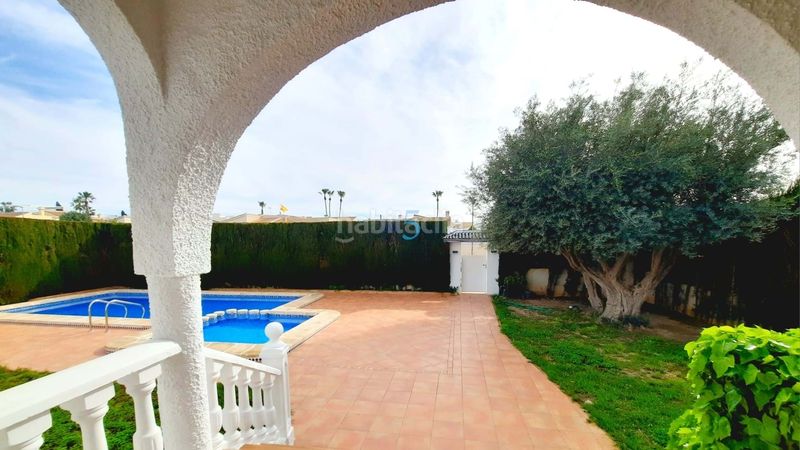 Foto 4c5cff78-fb8d-4765-b70a-b3b6cf3a6db7. Casa amb piscina a Rojales