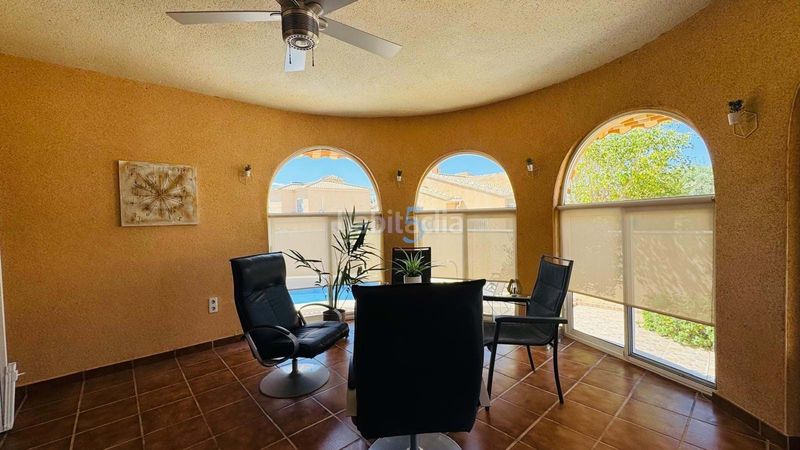 Foto f80928bd-b2d0-40d4-9ba7-0dfbe2f3da91. Casa amb piscina a Benijófar