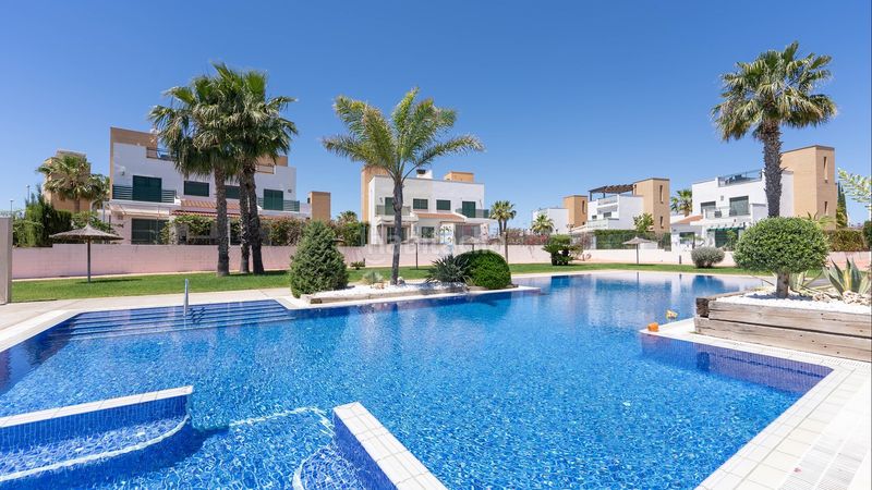 Foto efe3b4d7-55ce-41f3-8c79-59a0dc0368d5. Casa amb calefacció piscina a Rojales