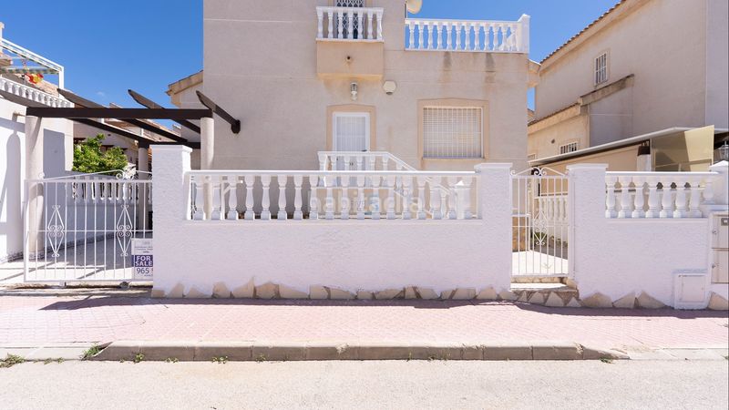 Foto c50d441a-1f36-4e8d-b5c2-f1037b42e2b7. Casa amb aparcament piscina a Centro de la Ciudad Quesada Rojales