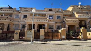 Casa adossada  Calle bidasoa. Encantadora casa adosada de 3 dormitorios y 2 baños en villamart