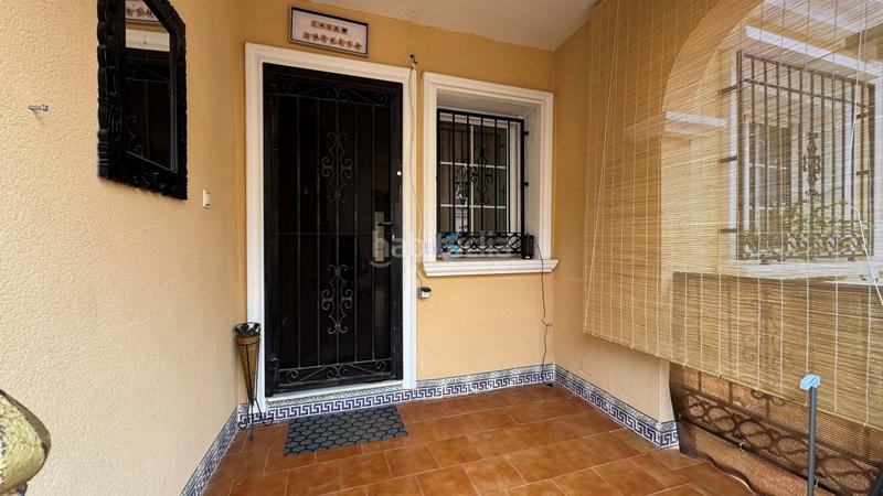 Foto 5eef5192-02c7-484a-90a1-0bf10d665e5f. Casa adosada encantadora casa adosada de 3 dormitorios y 2 baños en villamartín, con piscina comunitaria, solárium y camino de entrada. la prop en Orihuela