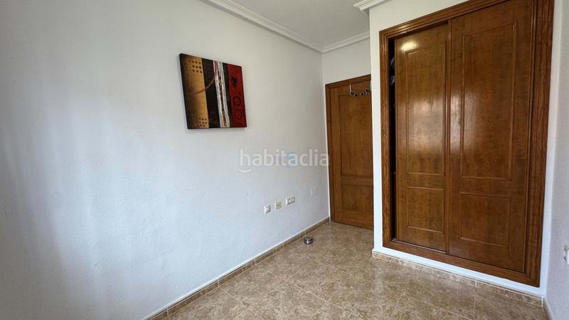 Foto b87204d8-5cc4-4d98-90c2-af22f00c8730. Casa adosada encantadora casa adosada de 3 dormitorios y 2 baños en villamartín, con piscina comunitaria, solárium y camino de entrada. la prop en Orihuela