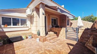 Casa a schiera in Los Urrutias. Disfruta de una vida cómoda en este bungalow bien ubicado con vi