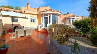 Maison à Rojales. Encantadora villa independiente de 2 habitaciones en una parcela