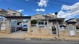 Casa  Calle torromolinos a. Preciosa villa de 3 dormitorios y 2 baños en el galán, villamart