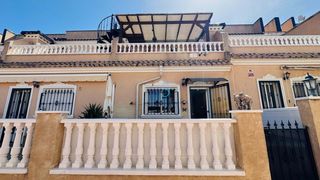 Casa adossada a Villamartín-Las Filipinas. Esta fabulosa casa adosada de dos dormitorios y dos baños está s