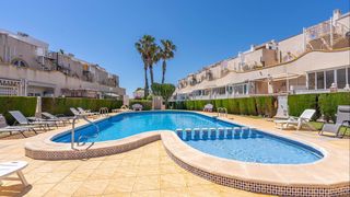 Casa adossada a La Florida. Esta fantástica casa adosada de dos habitaciones está situada en
