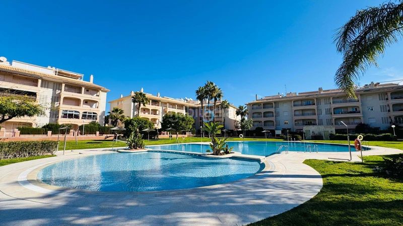 Foto 2e6bc16e-ef41-4a91-9259-670342d04ee8. Pis amb piscina a Playa Flamenca Orihuela