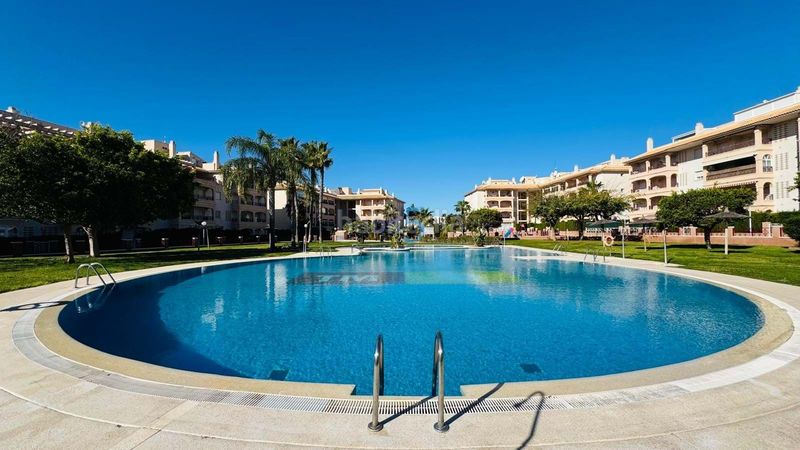 Foto 77167948-5293-4f5d-933d-9d62b1be1df4. Pis amb piscina a Playa Flamenca Orihuela