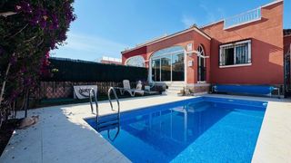 House in Montesinos (Los). Este encantador bungalow de tres habitaciones está idealmente ub