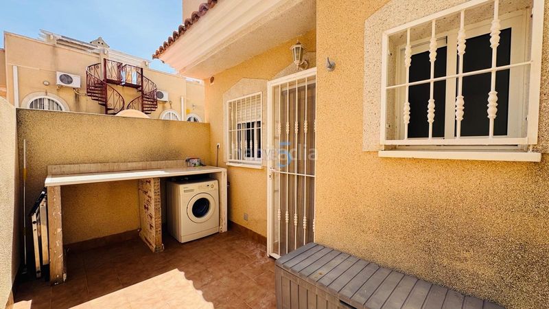 Foto ee2074ee-440f-4db3-b03c-dc4d0835f01a. Reihenhaus mit pool in Villamartín-Las Filipinas Orihuela