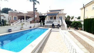 Casa a El Pinar de Campoverde. Villa independiente de 3 dormitorios y 2 baños en pinar de campo