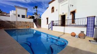 Casa  Calle redovan. Fantástico chalet independiente de 3 dormitorios y 2 baños en el