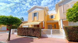 Casa a El Moncayo - El Pòrtic. Espaciosa villa adosada de 34 dormitorios con garaje privado, so