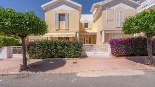 Casa a El Moncayo - El Pòrtic. Espaciosa villa adosada de 34 dormitorios con garaje privado, so