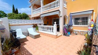 Flat in Rojales. Elegante apartamento renovado de 2 habitaciones y 2 baños, orien