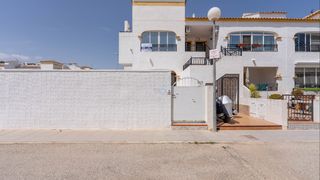 Etagenwohnung in Desamparados - Hurchillo - Torremendo. Raro en el mercado apartamento de 2 dormitorios orientado al sur