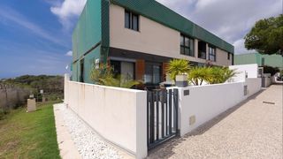 Flat in Villamartín-Las Filipinas. Este impresionante apartamento moderno de dos dormitorios y dos