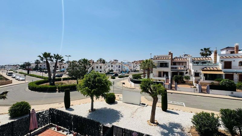 Foto ac2605a4-6d19-485a-99de-221aec6775d1. Pis amb piscina a Los Almendros Orihuela