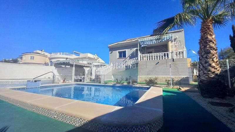 Foto 5851fa55-73a1-4e59-8796-c3b11c8d2fcf. House with heating parking pool in Zona Carrefour - Urbanizaciones Torrevieja