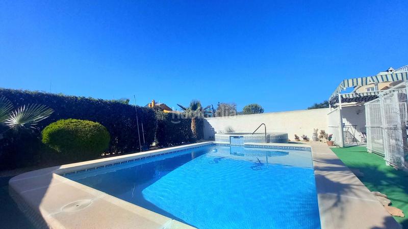 Foto a1483b7b-94ef-4416-9fe1-b6cc85f8c505. House with heating parking pool in Zona Carrefour - Urbanizaciones Torrevieja