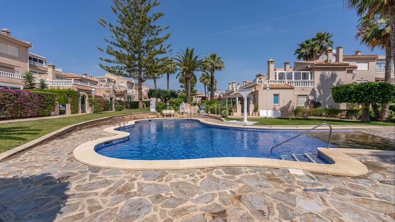 Foto 6ee14868-f82d-4ec6-9fbc-b3d22ea59434. Pis amb piscina a Playa Flamenca Orihuela