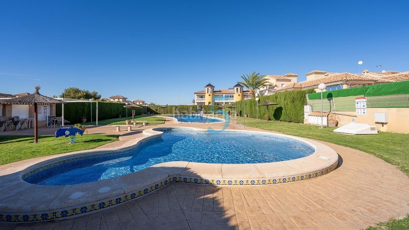 Foto 624e0214-4a1b-41c4-bc95-3b4dd0af233c. Casa amb aparcament piscina a Villamartín-Las Filipinas Orihuela