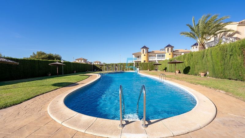 Foto 7bce2162-d847-4c95-bbc4-72400a633f62. Casa amb aparcament piscina a Villamartín-Las Filipinas Orihuela