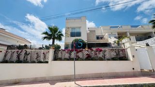 Etagenwohnung in San Miguel de Salinas. Este impresionante apartamento de la planta baja, dos dormitorio