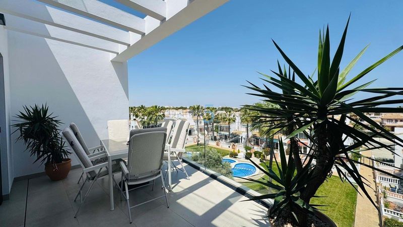 Foto a1ff0a72-28e3-4fcf-8677-0ee47a73346f. Pis amb piscina a Lomas de Cabo Roig - Los Dolses Orihuela