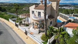 Casa  Calle arancena. Impresionante villa independiente de 3 dormitorios y 2 baños con