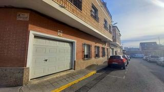 Pis  Calle divino pastor /. Amplio apartamento de 4 dormitorios, 1 baño en planta baja con g