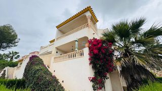 Flat in Lomas de Campoamor - Las Ramblas. Este fantástico apartamento completamente amueblado de dos o tre