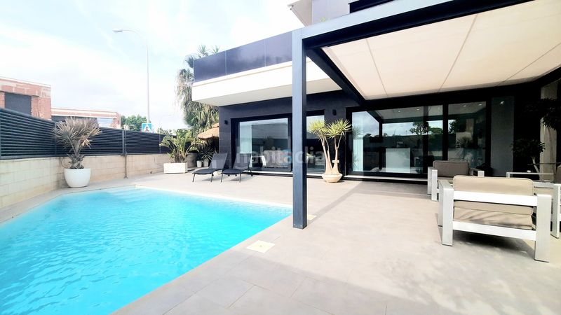 Foto bf89f3cf-963e-4d98-950a-7d2974960e69. Casa amb calefacció piscina a Santiago de La Ribera San Javier