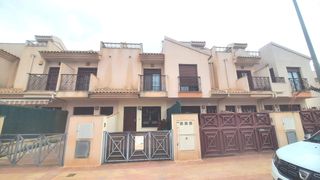 Casa adosada en Balsicas. Casa adosada de 2 dormitorios y 2 baños en balsicas, con piscina