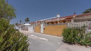 Haus in Zona Carrefour - Urbanizaciones. Fantástico bungalow renovado de dos dormitorios orientado al sur