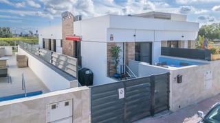 Maison  Calle manuel de falla. Un moderno chalet pareado de tres dormitorios y dos baños en day