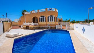 Haus in Benijófar. Encantadora villa independiente de 2 dormitorios orientada al oe