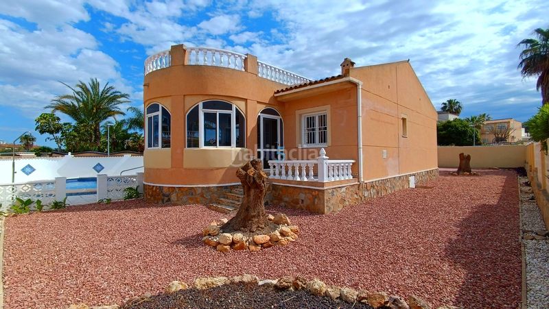 Foto a8126de6-6550-420d-a93c-2be8941a2d8d. Casa amb piscina a Benijófar