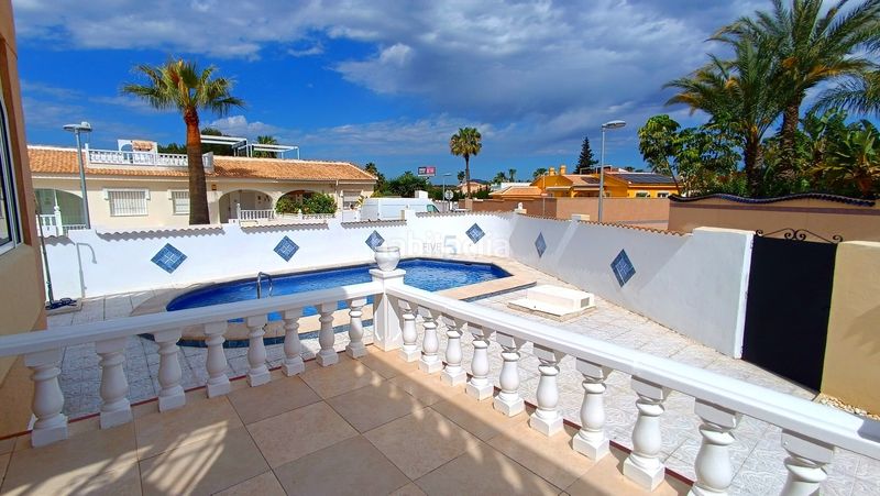 Foto ae88220e-f16c-47ae-a041-529e44786ed1. Casa amb piscina a Benijófar