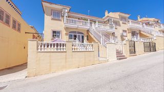 Pis a Villamartín-Las Filipinas. Este precioso apartamento de dos dormitorios en la última planta