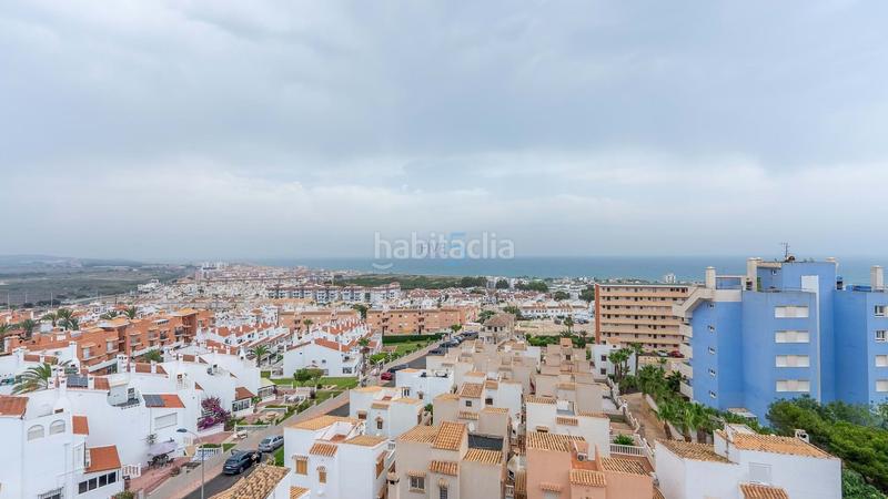 Foto 690a5cae-65fa-45f1-8fc8-9a25048668f2. Duplex avec piscine dans Torreblanca Torrevieja