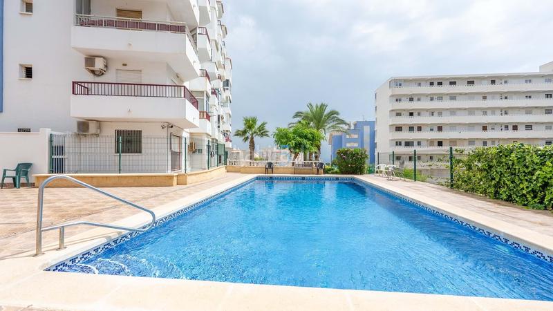 Foto f14a4122-fbf5-4513-93ea-6b8a4b9ec7e9. Duplex avec piscine dans Torreblanca Torrevieja
