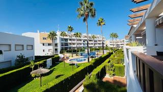 Pis  Calle gibraltar. Este impresionante apartamento en el último piso con orientación