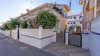 Pis  Calle torre  house. Este apartamento en planta alta en punta prima, recientemente re