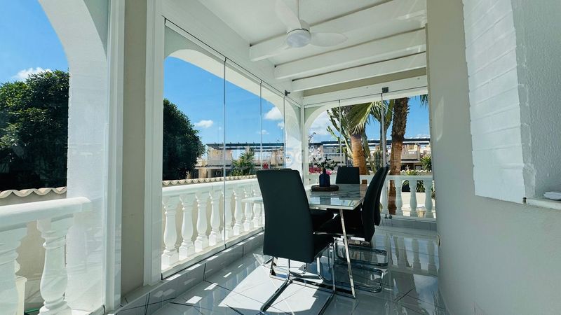 Foto 29f93542-e5bd-4729-bb78-36b30ae7b688. Casa amb piscina a Playa Flamenca Orihuela