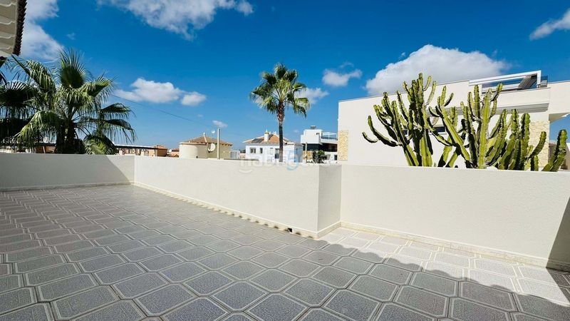 Foto 3b9f3ca8-678e-4206-ba8c-4b0d8554ac9f. Casa amb piscina a Playa Flamenca Orihuela